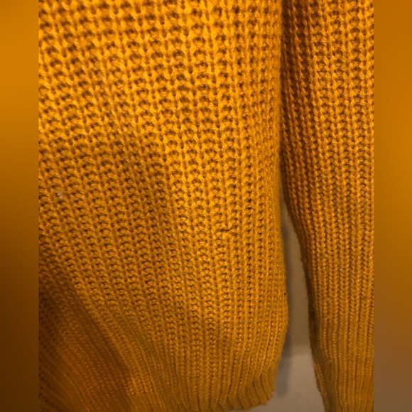 Almost famous yellow sweater - Picture 4 of 6
